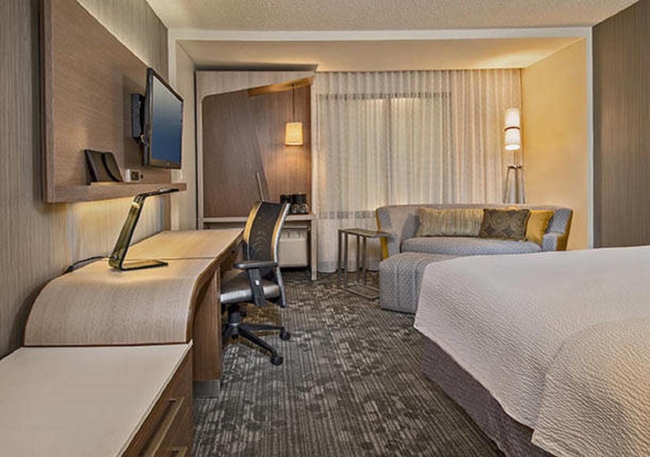 Courtyard By Marriott Hotel